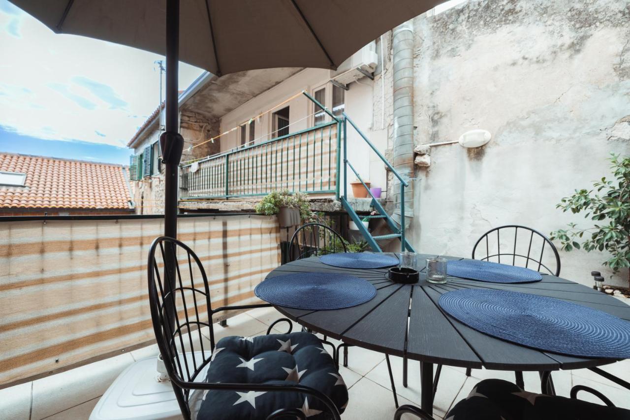 Guesthouse Rebecca Макарска Екстериор снимка