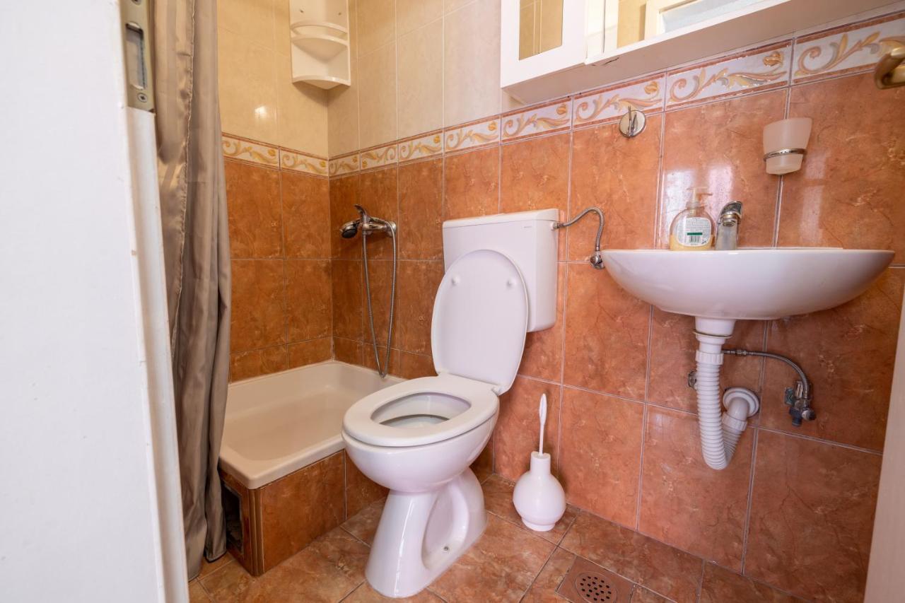 Guesthouse Rebecca Макарска Екстериор снимка