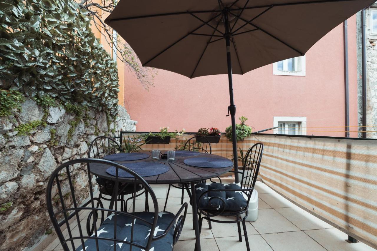 Guesthouse Rebecca Макарска Екстериор снимка