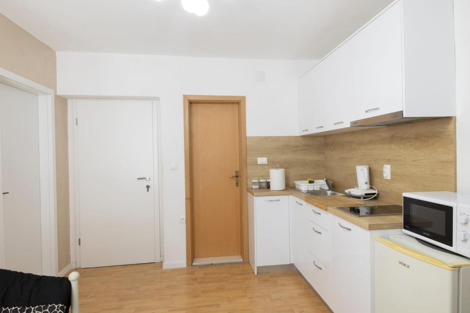 Guesthouse Rebecca Макарска Екстериор снимка