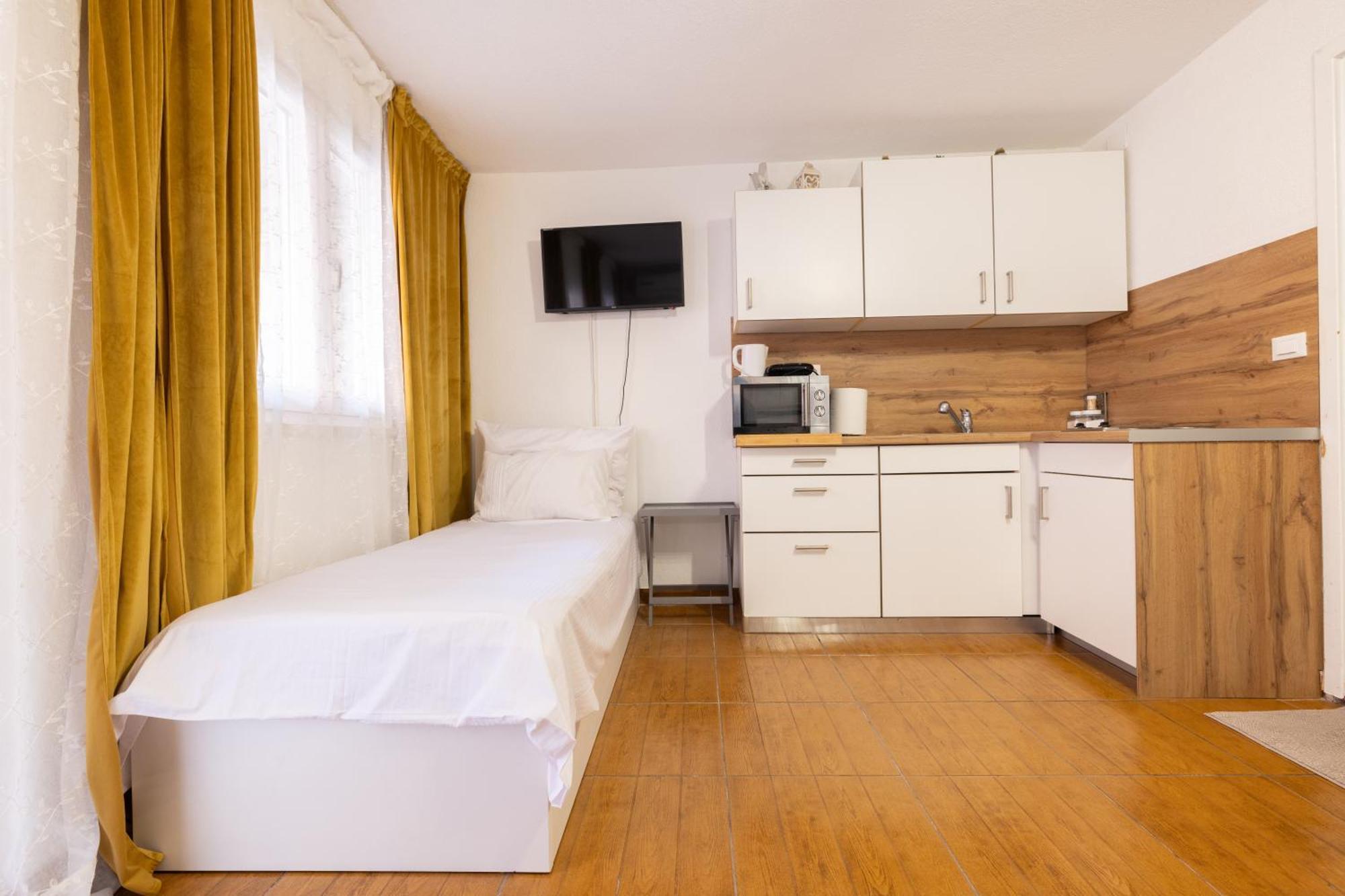 Guesthouse Rebecca Макарска Екстериор снимка